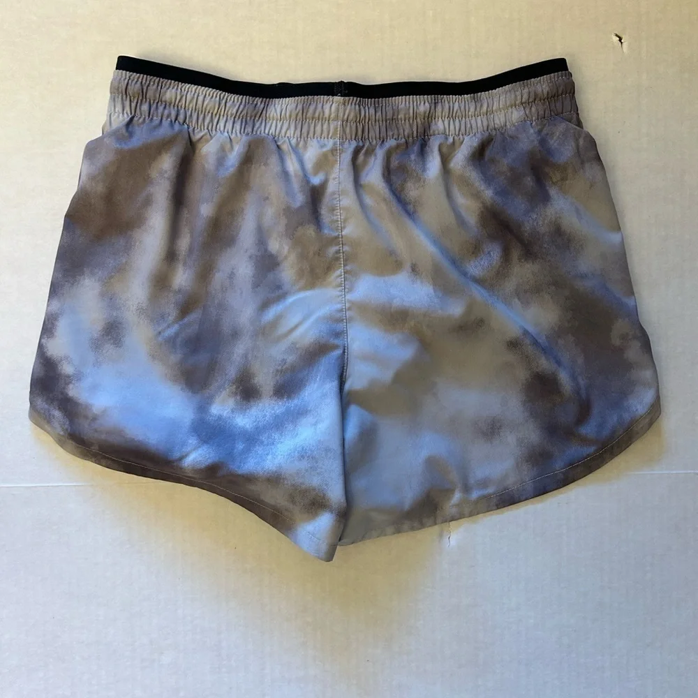 Nike women’s Tempo Luxe Icon Clash lined running shorts Lightweight Sz-XS. T9